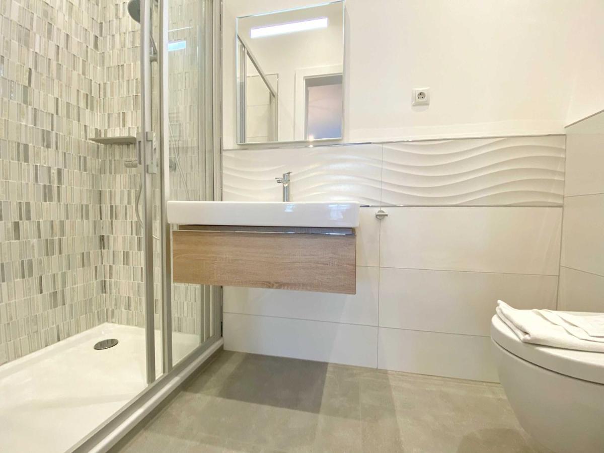 Villa Jenny - Ferienappartement 1 Mit Meerblick ซาสนิทซ์ ภายนอก รูปภาพ